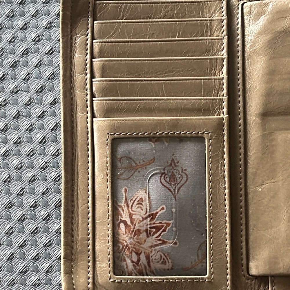 Hodo Brown Leather Wallet with Snap Closure